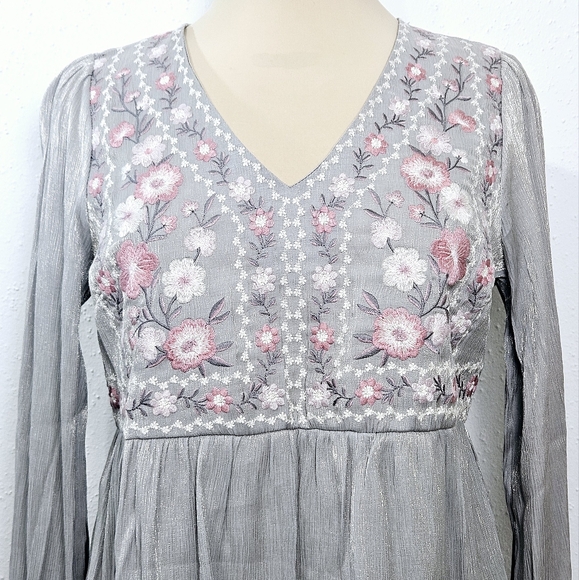 Savanna Jane Floral Embroidered Top in Light Gray/ Pink Size Small - Picture 5 of 13